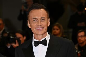 джулиан макмэхон