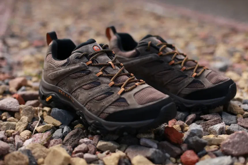 трекінгові кросівки